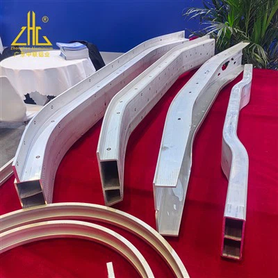 Extrusión de aluminio 6061 6082 haz de parachoques automotriz